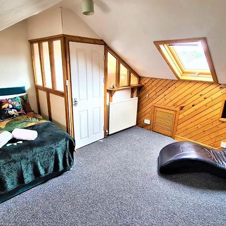 Lovely Spacious 5 Bedroom Home Near Chester City Centre Екстер'єр фото