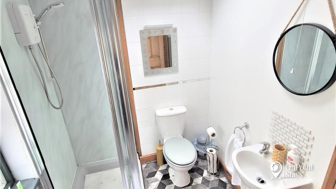 Lovely Spacious 5 Bedroom Home Near Chester City Centre Екстер'єр фото